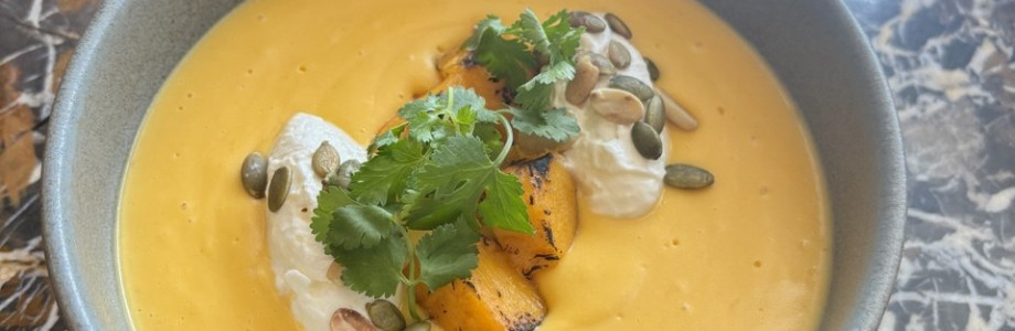 Вкус осени: тыквенный суп, томленая говядина и яблочный крамбл 